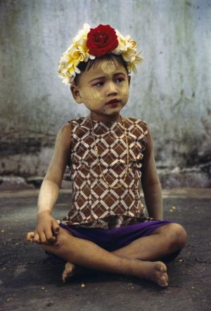  Niña Birmana